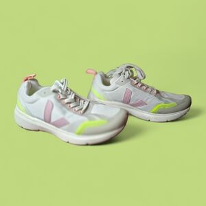 VEJA, Running Collection